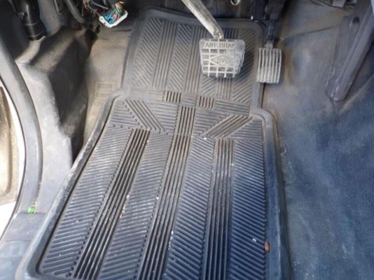 2013-ford-f750-image-16