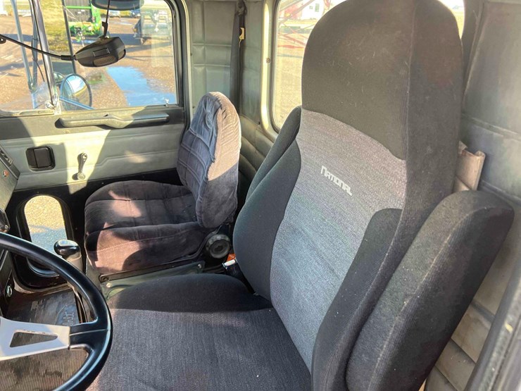 1996-peterbilt-378-image-31