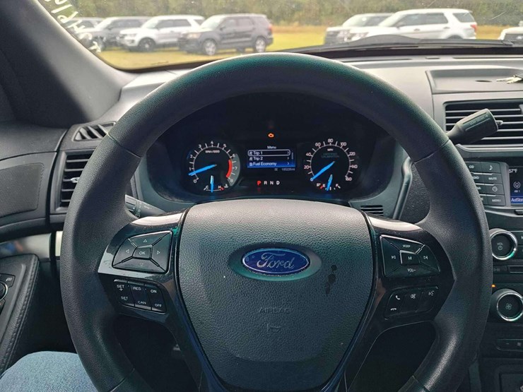 2016-ford-explorer-image-26