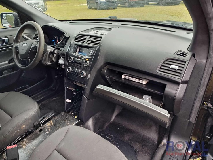 2018-ford-explorer-image-10