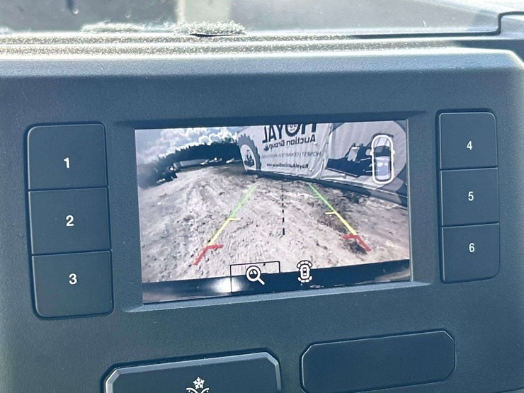 2020-ford-explorer-image-19