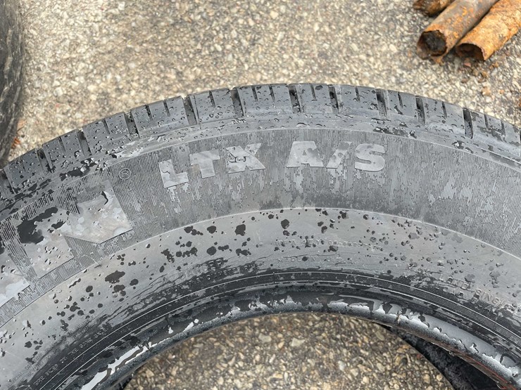 #14060-•-(1)-michelin-tire-(o4)-image-3