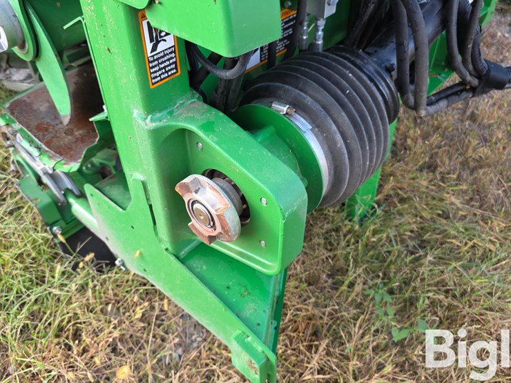 2023-john-deere-c12f-image-16