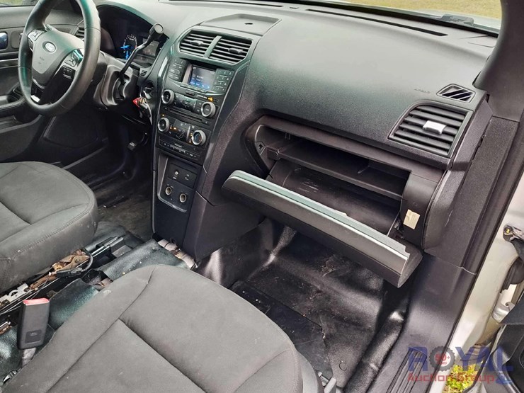 2016-ford-explorer-image-29