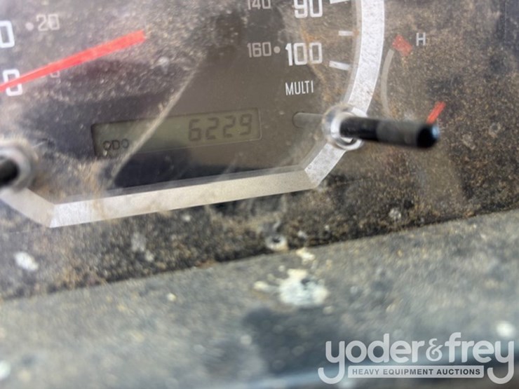 2014-isuzu-nqr-image-14