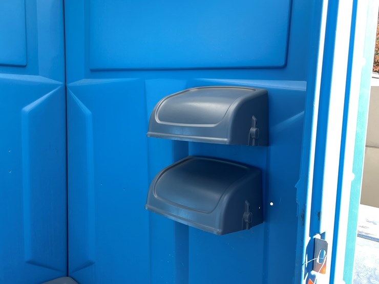 #5662-•-satellite-ind.-inc.-porta-potty-image-5