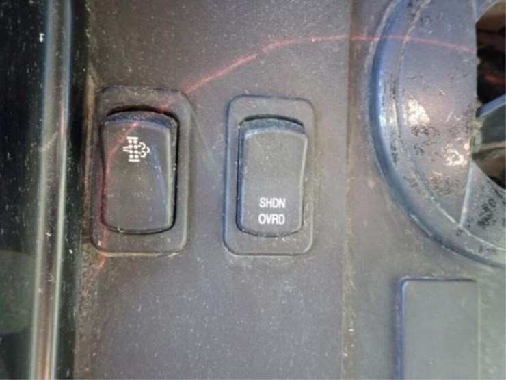 2015-freightliner-mt55-image-19