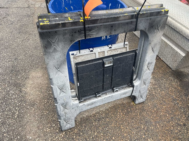 #14072-•-(2)-trash-cans-and-a-pair-of-plastic-sawhorses-(o3)-image-2