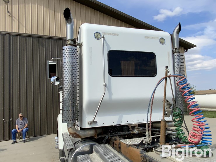 2005-kenworth-w900-image-19