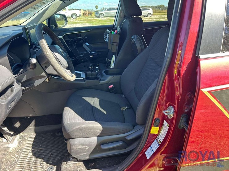 2019-toyota-rav4-le-image-14