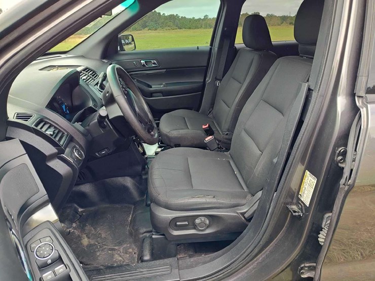 2017-ford-explorer-image-34