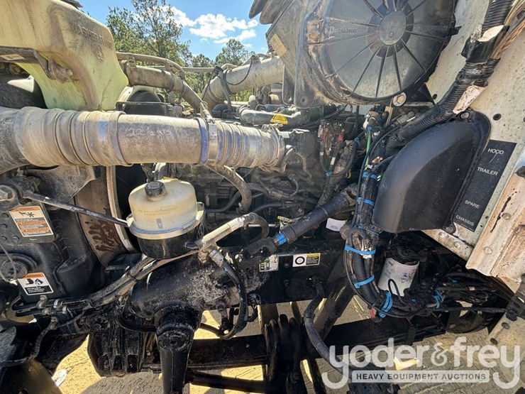 2020-peterbilt-348-image-13