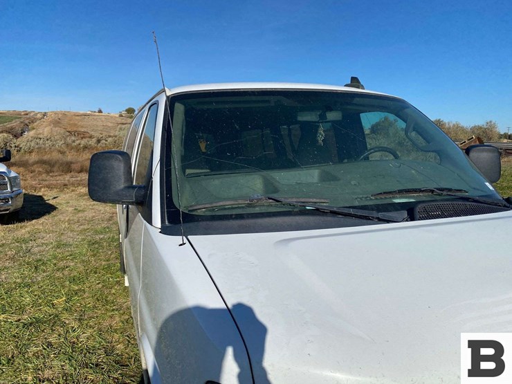 2017-chevrolet-express-3500-image-6