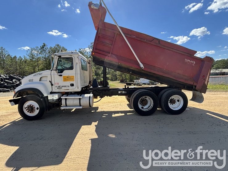 2003-mack-cv713-granite-image-9