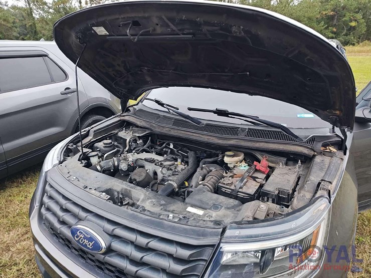 2016-ford-explorer-image-11