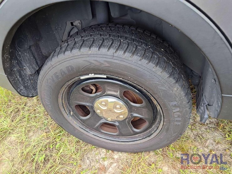 2016-ford-explorer-image-24