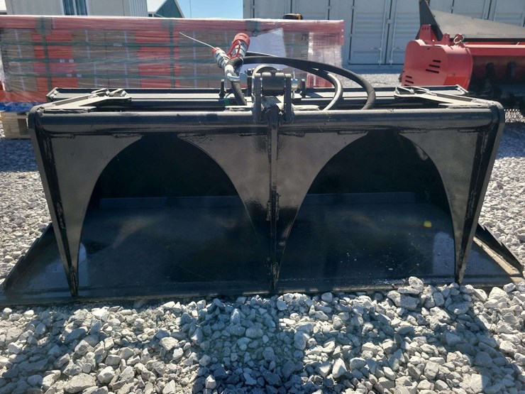 mini-skid-steer-plate-grabber.-44"-wide.-image-2