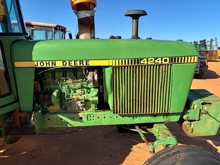 john-deere-4240-image-8