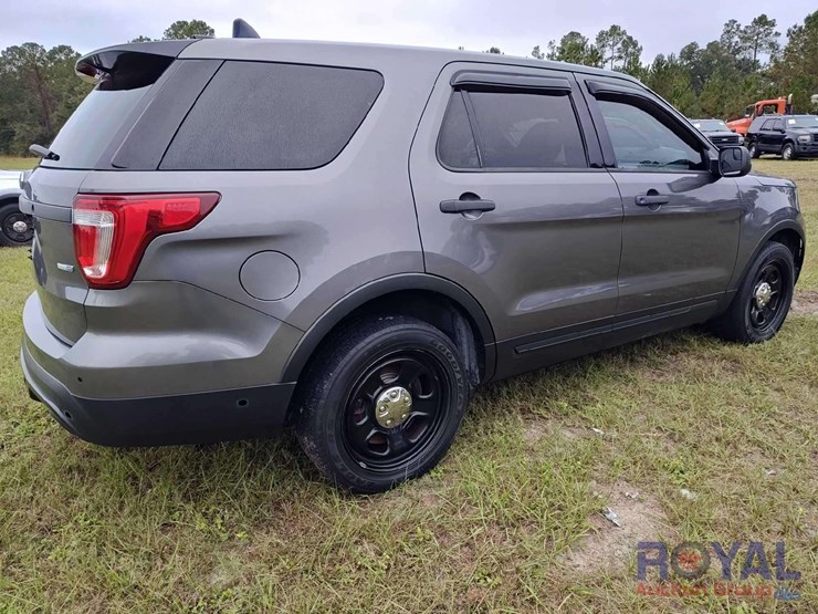 2016-ford-explorer-image-2