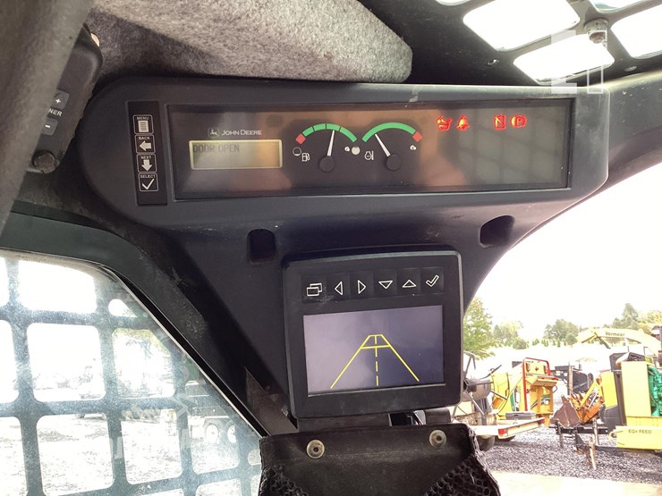 2020-deere-317g-image-18