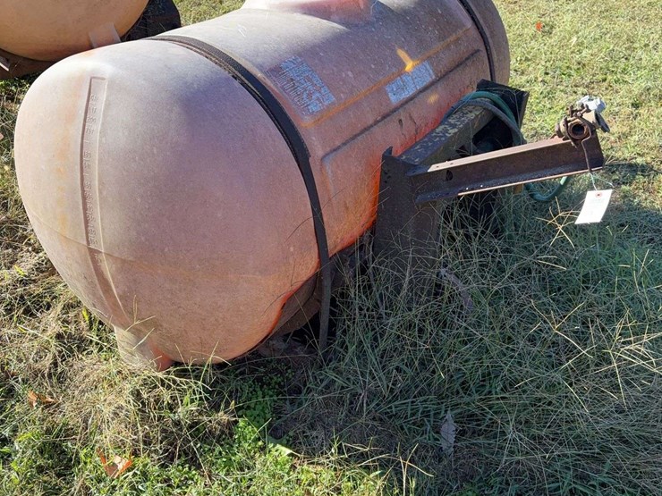 3pt-sprayer-tank-with-pump-and-extra-tank,-250-gallon-and-200-gallon-tank-image-1