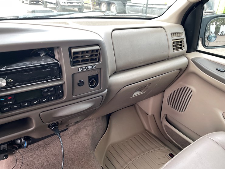 2003-ford-excursion-image-76