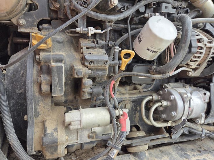 2019-bobcat-t740-image-29