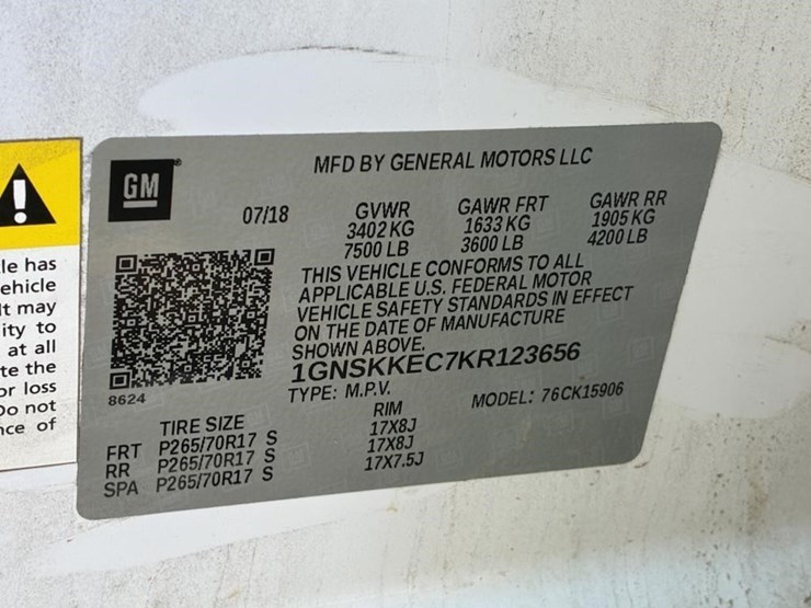 2019-chevrolet-suburban-image-24