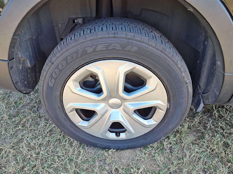 2016-ford-explorer-image-31