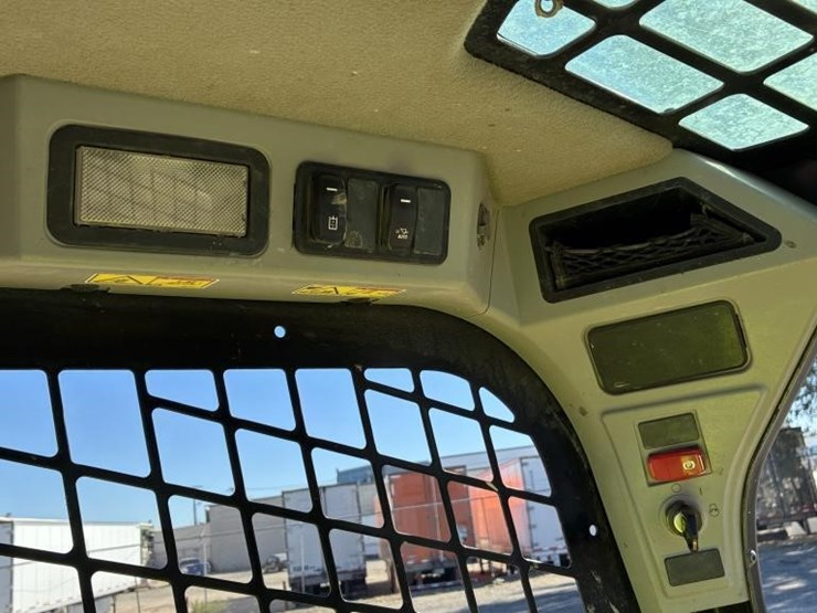 2020-caterpillar-246d3-image-17