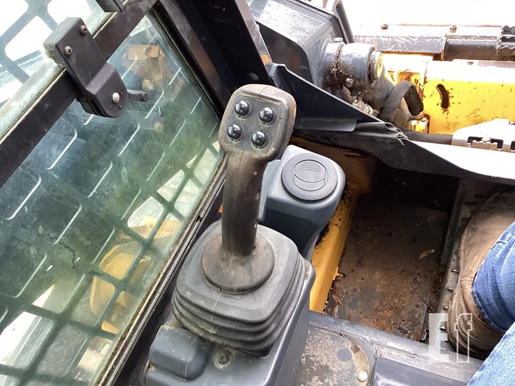 2020-deere-317g-image-15