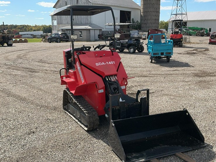 #1000-•-sda140t-mini-skid-steer-loader-with-bucket-&-fork-attachments-image-10