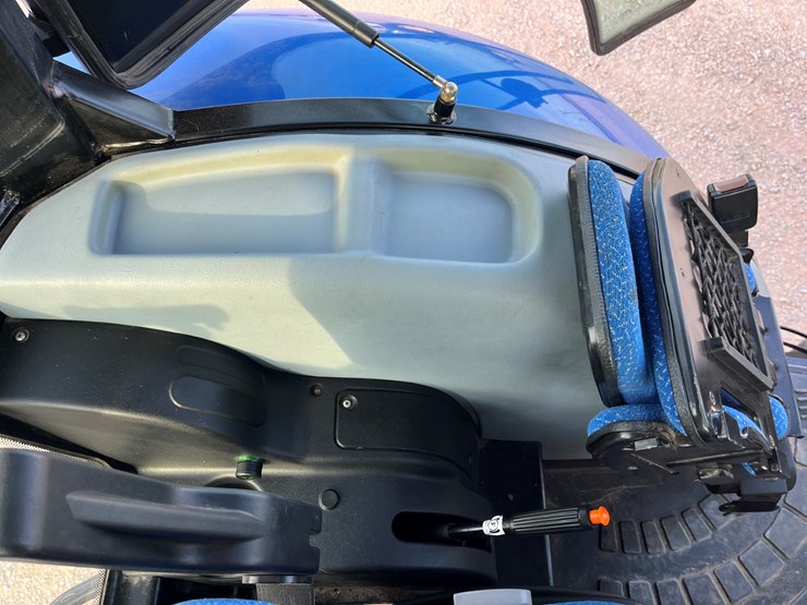 2020-new-holland-workmaster-120-image-18