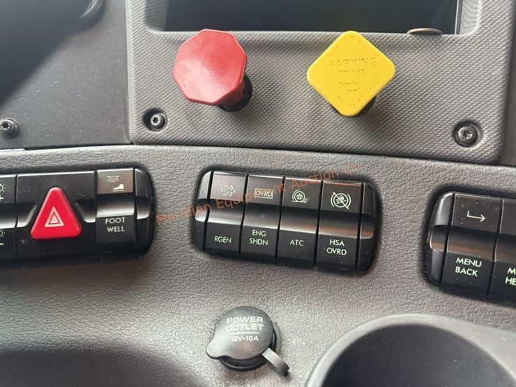 2015-freightliner-cascadia-113-image-45