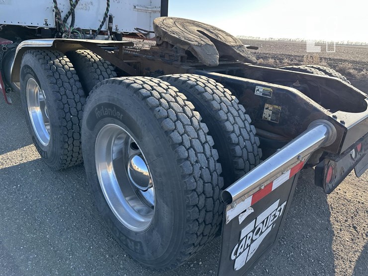 2014-peterbilt-386-image-11