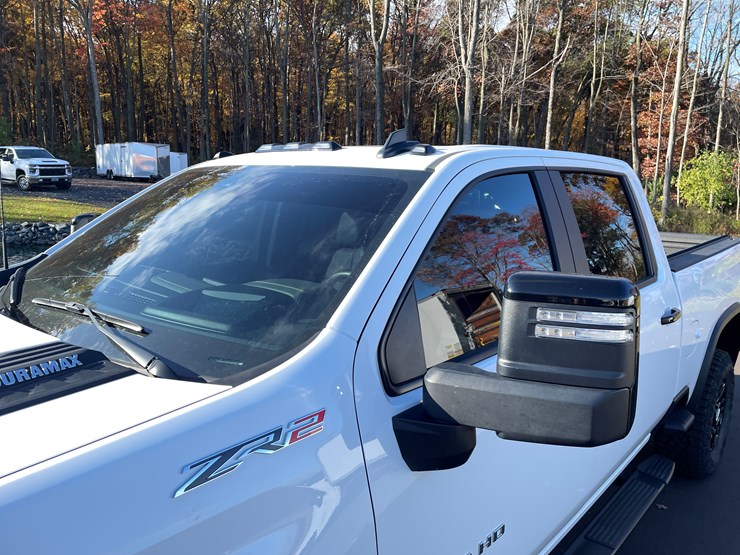 2025-chevrolet-silverado-image-25