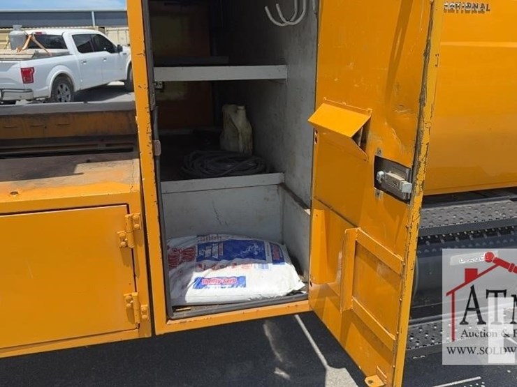 2004-international-durastar-4200-image-14