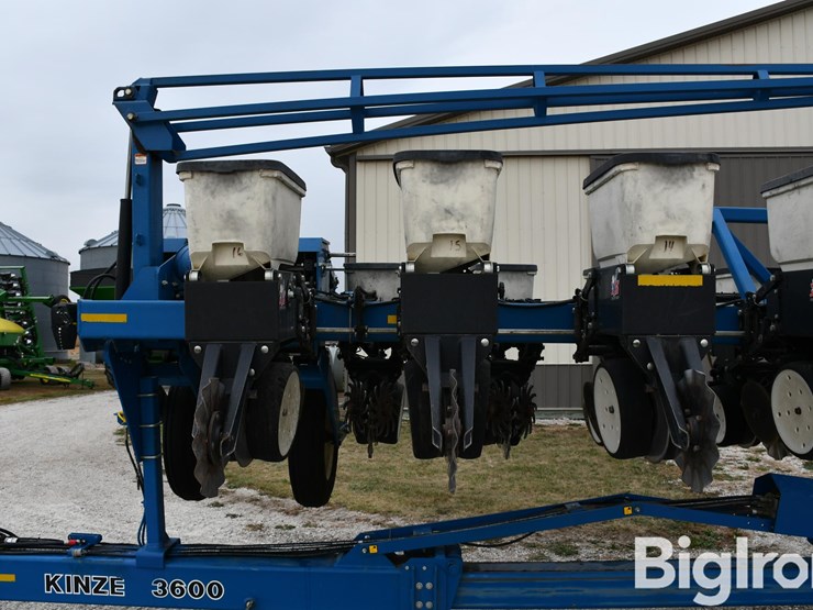 2005-kinze-3600-image-15