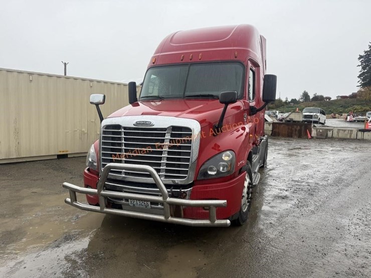 2015-freightliner-cascadia-113-image-17