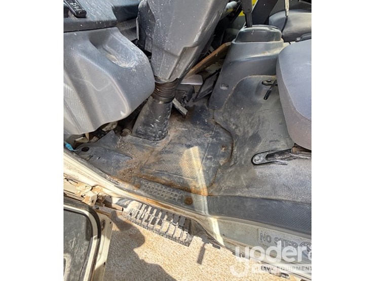 2014-isuzu-nqr-image-16