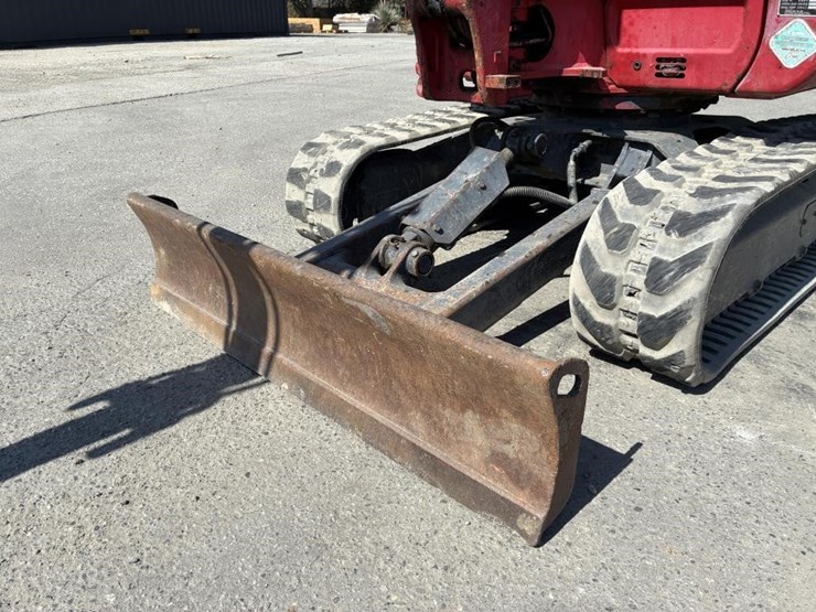 2016-takeuchi-tb230-image-9