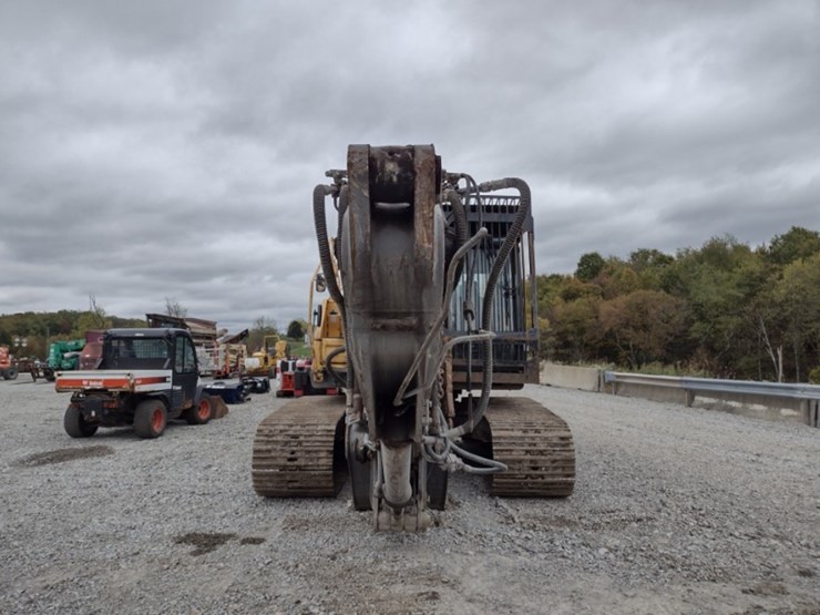 volvo-ec220e-lr-image-2