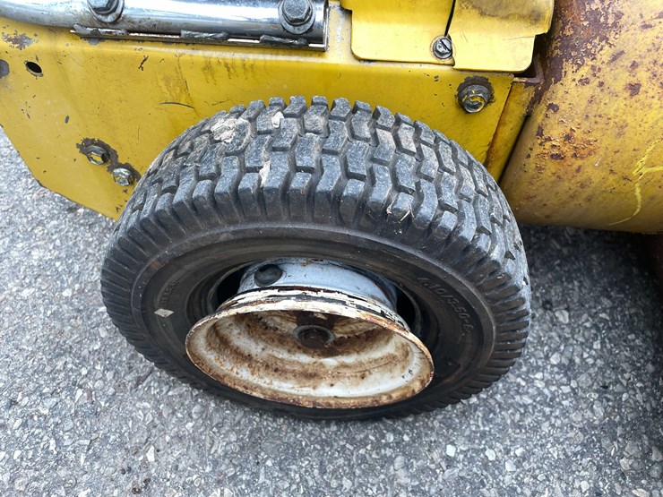 #14035-•-(2)-bolens-24"-snow-blower-(o4)-image-14