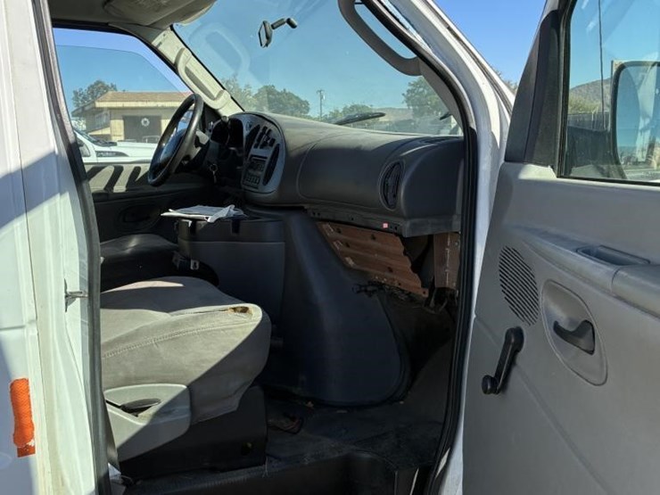 2008-ford-e350-image-11