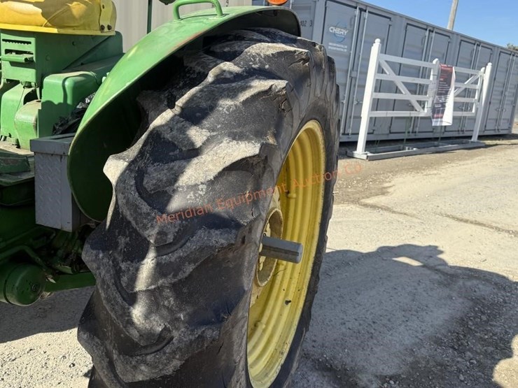 john-deere-4010-image-21