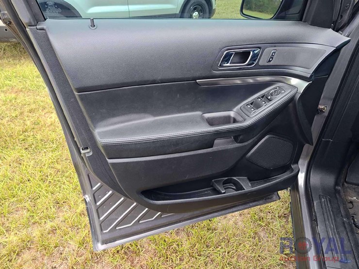 2017-ford-explorer-image-17