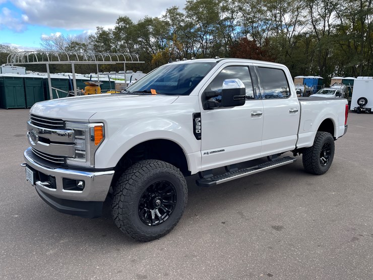 2019-ford-f350-xlt-lariat-image-1