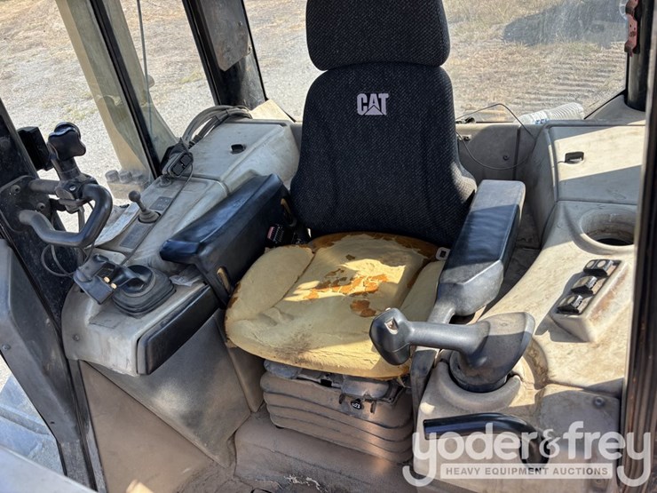 2013-caterpillar-d6n-lgp-image-11