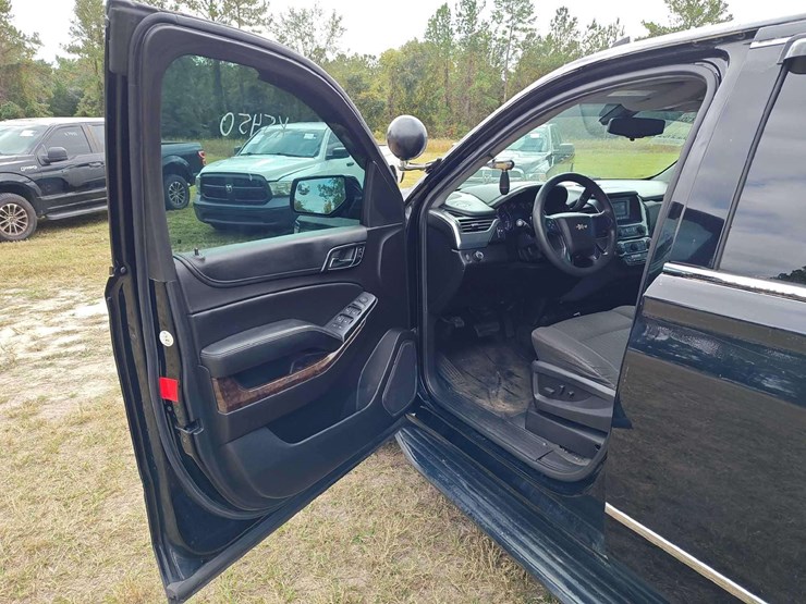 2017-chevrolet-tahoe-image-12