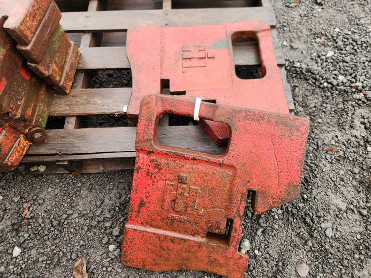 #822-•-2)-ih-stamped-weights-100-#-image-1